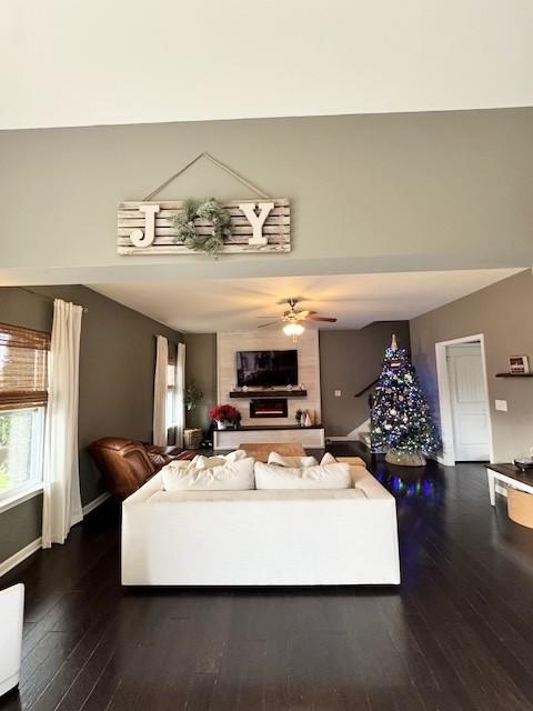 living room featuring dark hardwood / wood-style floors and ceiling fan