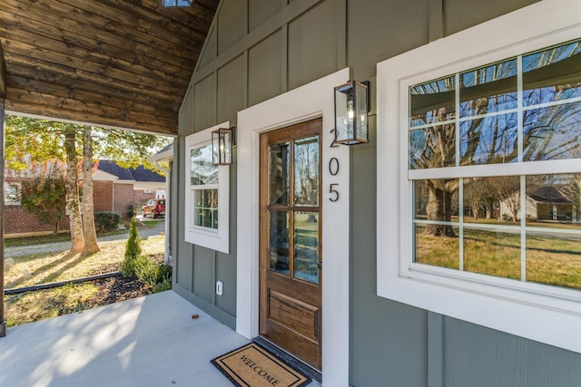 doorway to property with covered porch