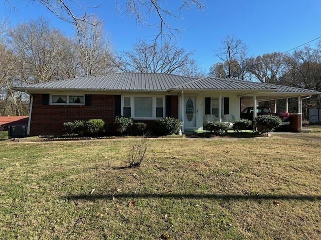 single story home featuring a carport and a front lawn