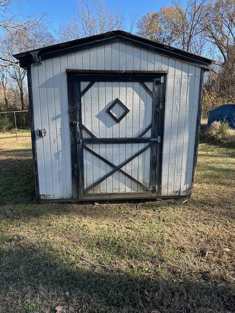 view of outbuilding featuring a lawn