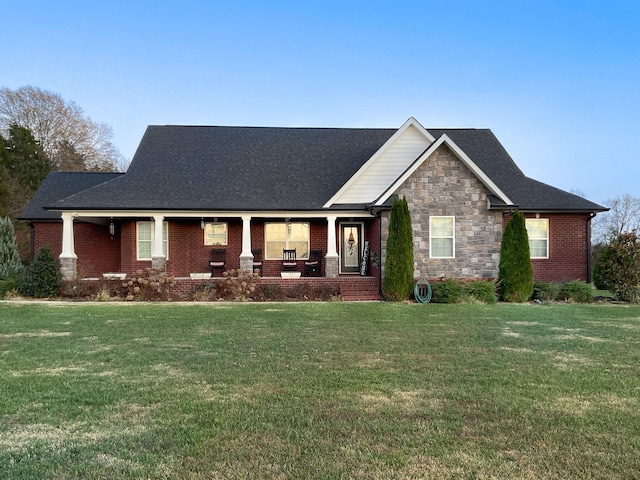 craftsman-style house featuring a front yard