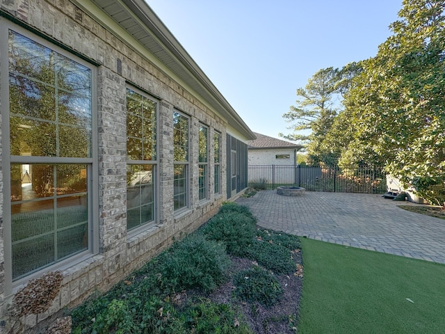 view of yard featuring a patio