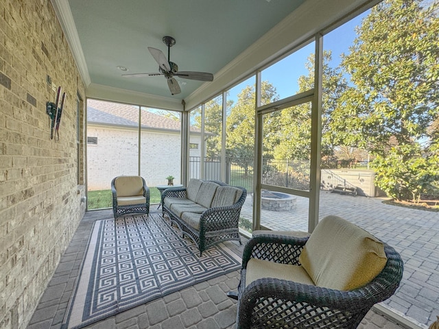 sunroom with ceiling fan