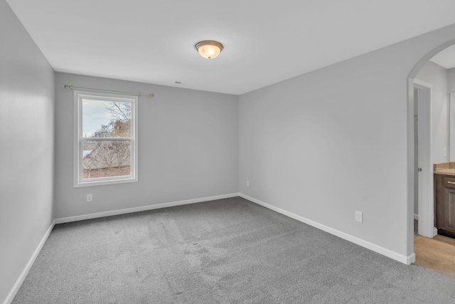 view of carpeted spare room