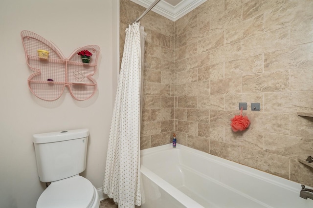 bathroom with toilet, shower / bathtub combination with curtain, and crown molding