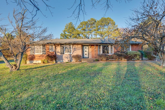 single story home with a front lawn