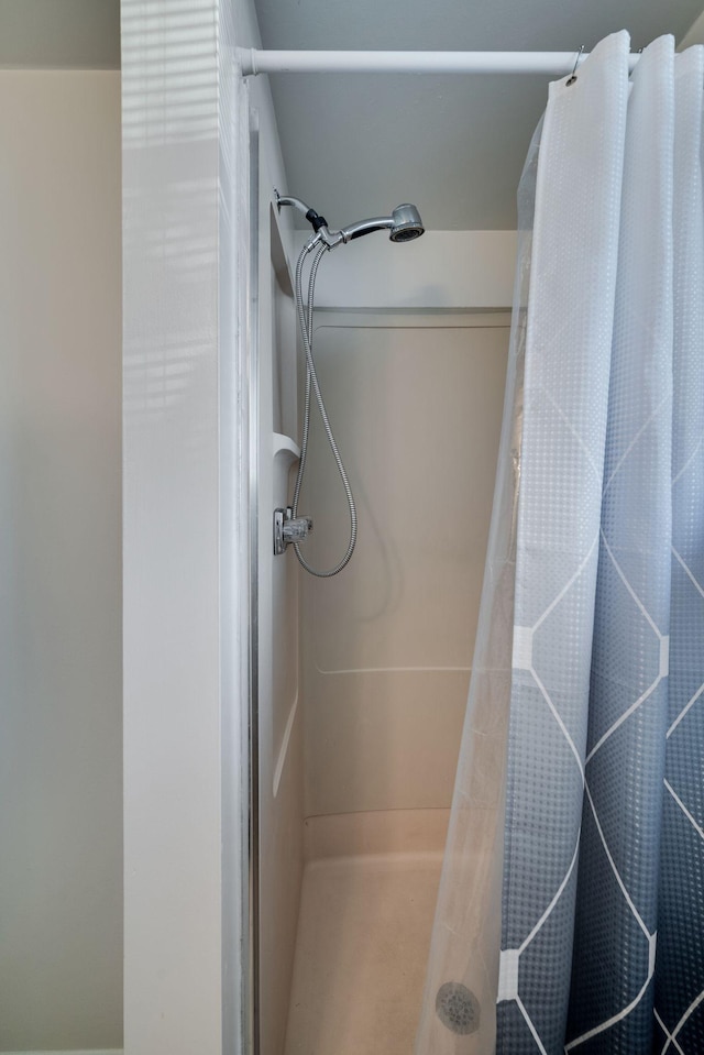 bathroom with curtained shower