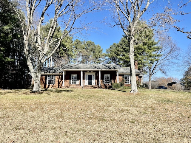 view of front of home featuring a front yard