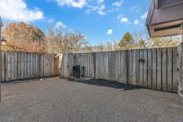 view of yard with a patio area