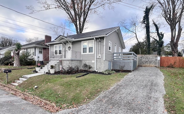 view of front facade featuring a front yard