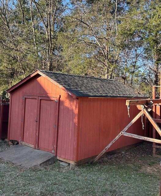 view of outbuilding