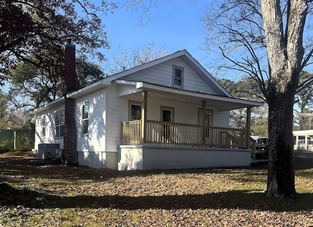 bungalow featuring cooling unit and covered porch