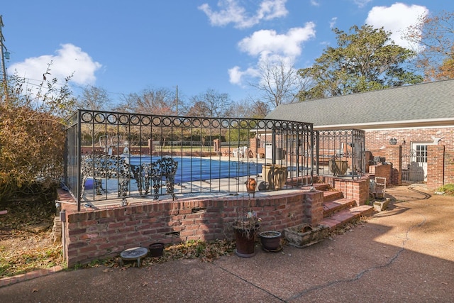 view of swimming pool