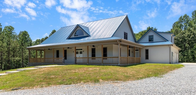 farmhouse with ceiling fan, a porch, and a front yard