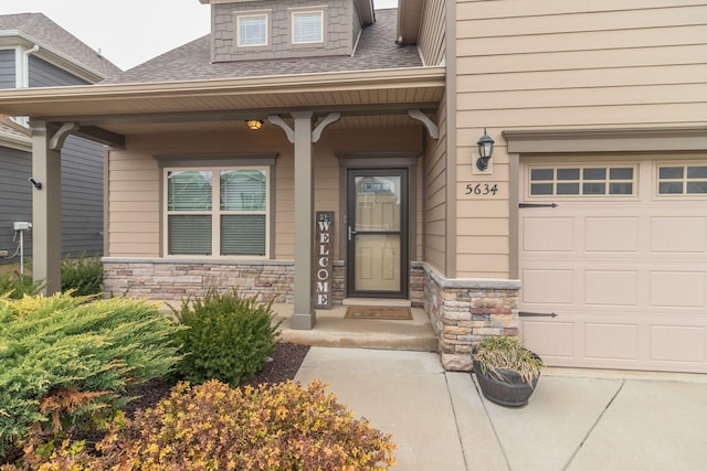 entrance to property featuring a porch