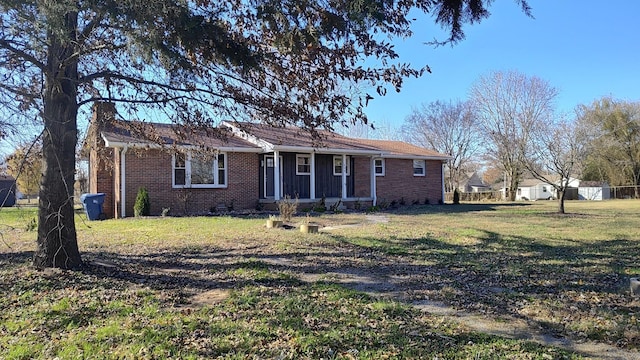 ranch-style house featuring a front lawn