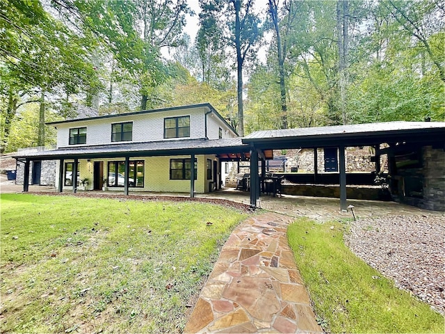 view of front of property with a front yard