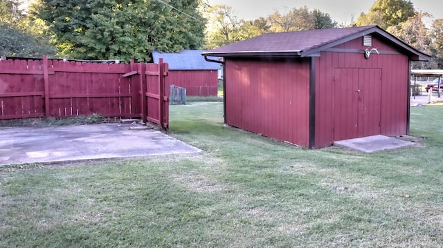 view of outdoor structure with a yard