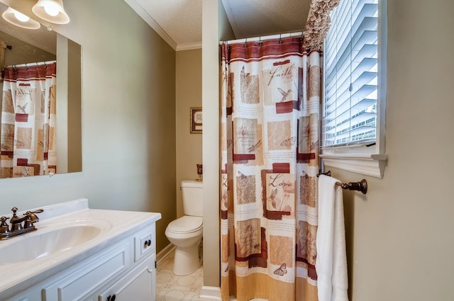 bathroom featuring curtained shower, crown molding, a textured ceiling, toilet, and vanity