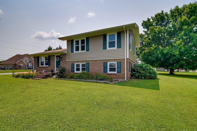 split level home with a front lawn