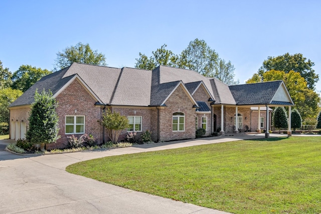 view of front of house with a front lawn