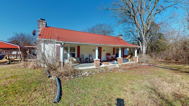 view of front of home featuring a porch and a front yard