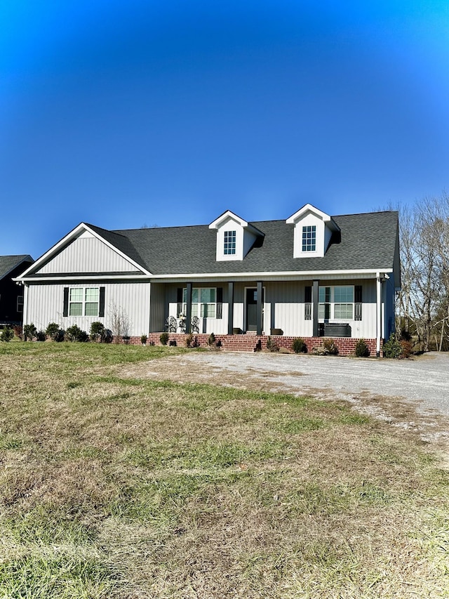 view of front of house with a front yard