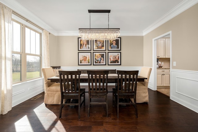 dining space featuring crown molding, dark hardwood / wood-style floors, and a notable chandelier