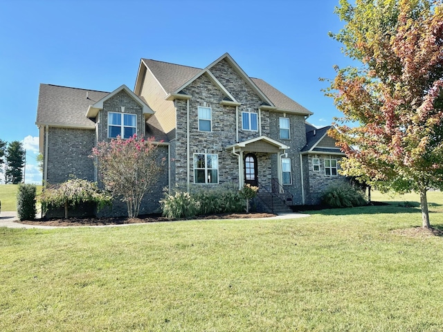 view of front of property featuring a front lawn