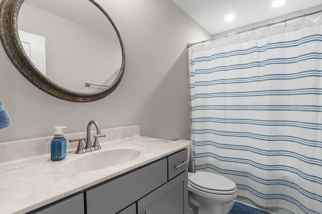 bathroom featuring a shower with curtain, vanity, and toilet