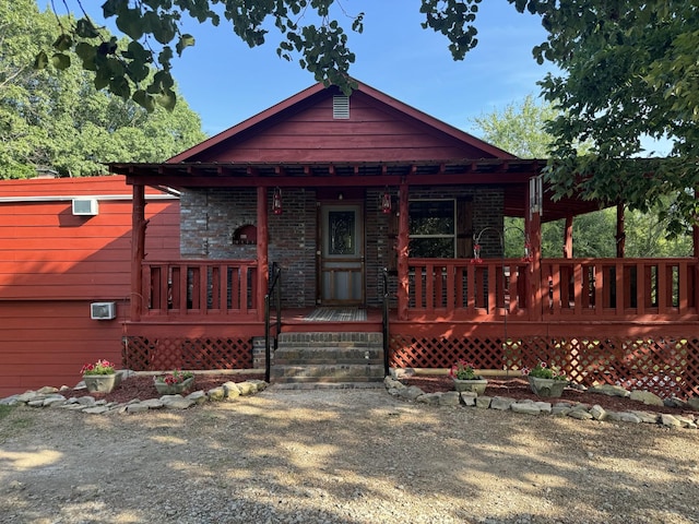 view of front of property featuring covered porch