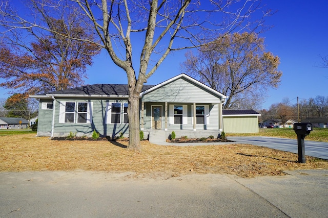 view of front of property with covered porch