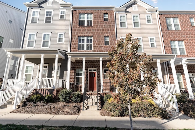 townhome / multi-family property with a porch