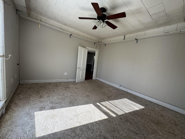 unfurnished room with carpet flooring and ceiling fan