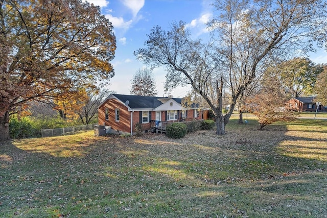 view of front facade featuring covered porch and a front yard