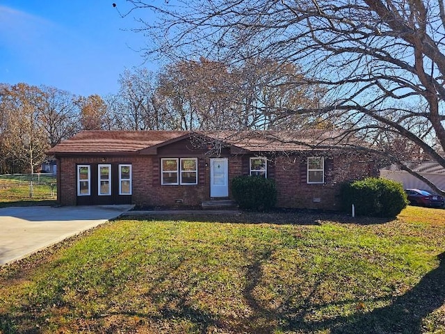 single story home with a front yard