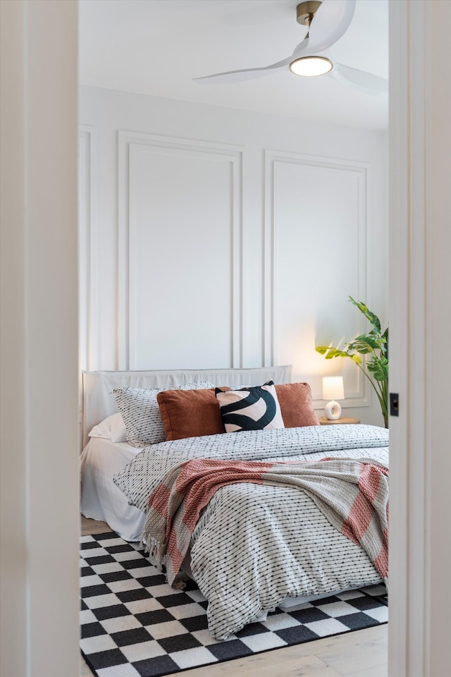 bedroom featuring ceiling fan