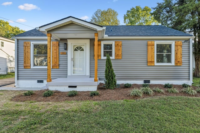 view of front of house featuring a front yard