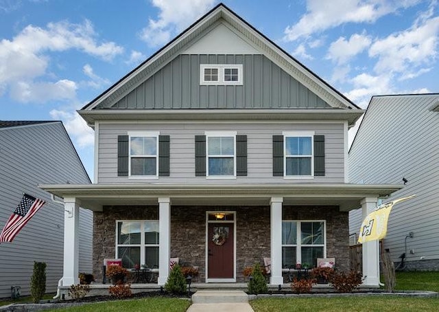 view of front facade with covered porch and a front yard