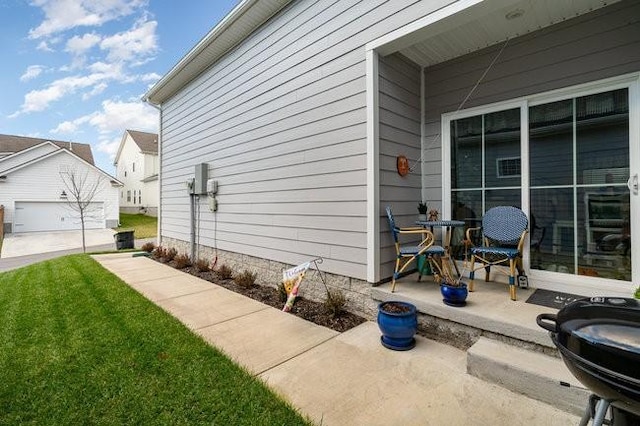 view of side of property featuring a yard