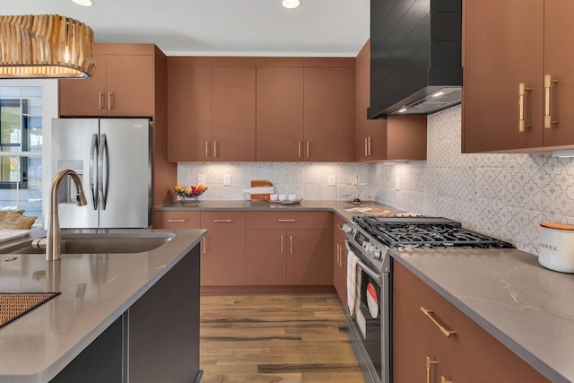 kitchen with sink, stainless steel appliances, light hardwood / wood-style flooring, premium range hood, and decorative backsplash