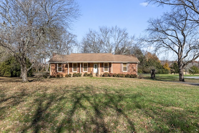 ranch-style home featuring a front lawn