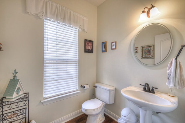 bathroom featuring sink, plenty of natural light, hardwood / wood-style floors, and toilet