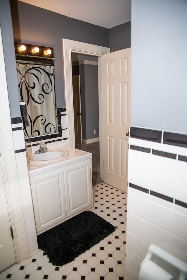 bathroom featuring vanity