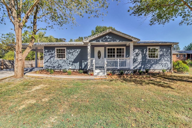 single story home featuring a porch and a front lawn