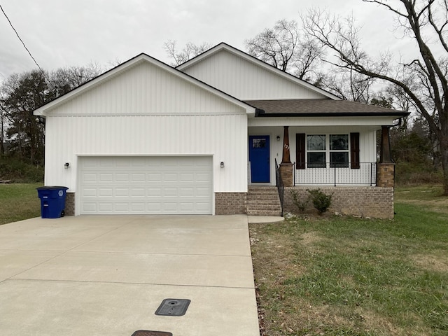 view of front of house featuring a garage, covered porch, and a front yard