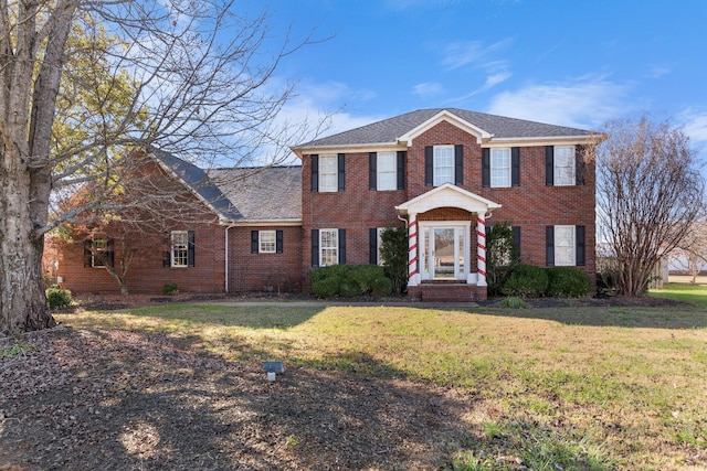 colonial home featuring a front yard