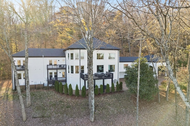 view of front of house with a balcony