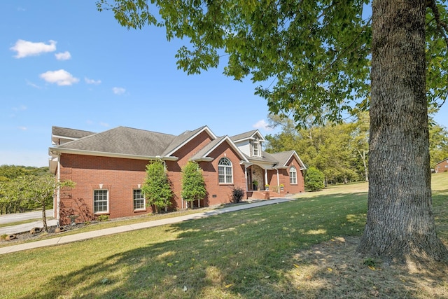 view of front of house with a front lawn