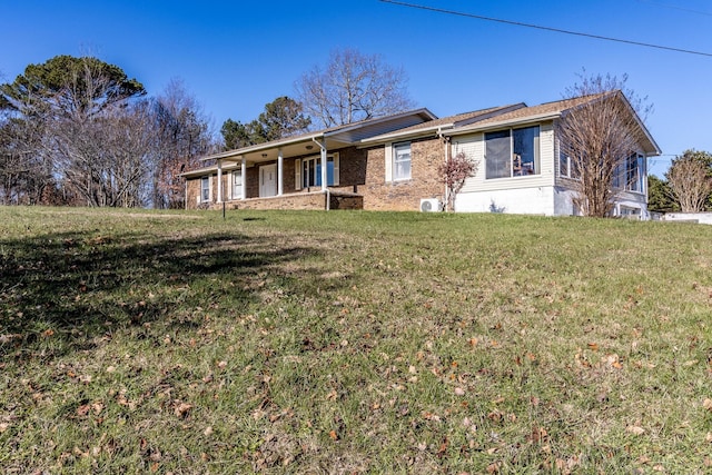 single story home with a front yard